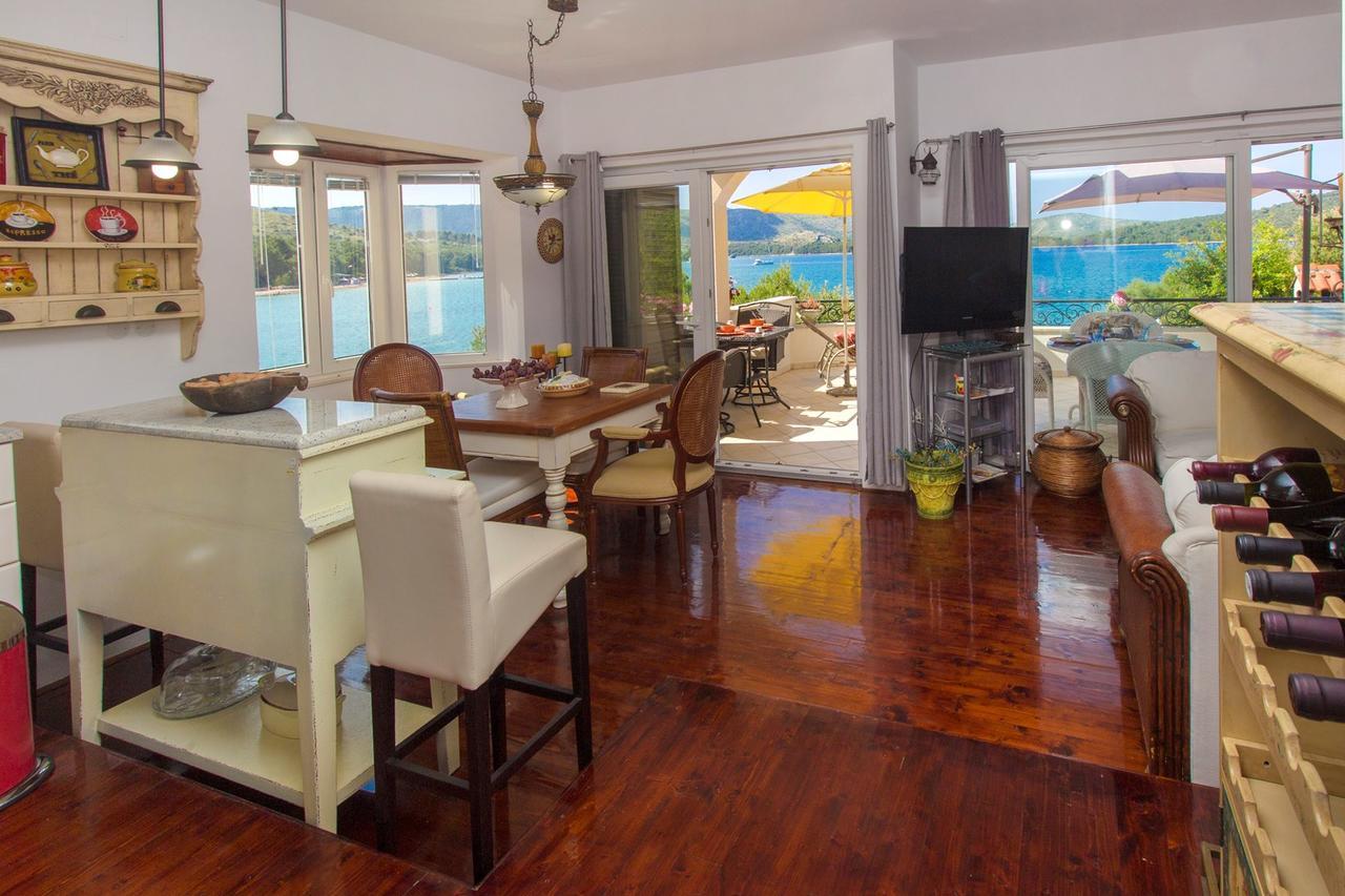Sea Breeze - Front Sea Apartment Zaboric Exterior foto