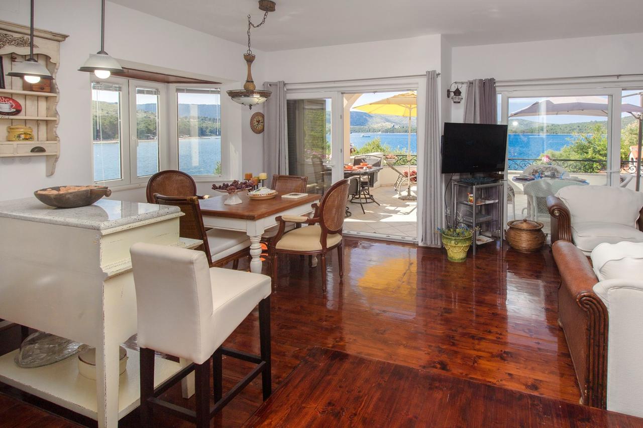 Sea Breeze - Front Sea Apartment Zaboric Exterior foto