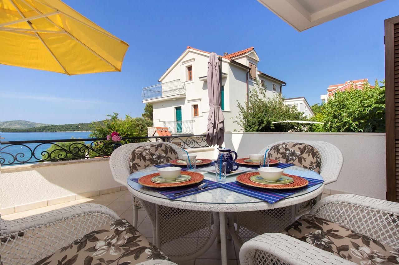 Sea Breeze - Front Sea Apartment Zaboric Exterior foto