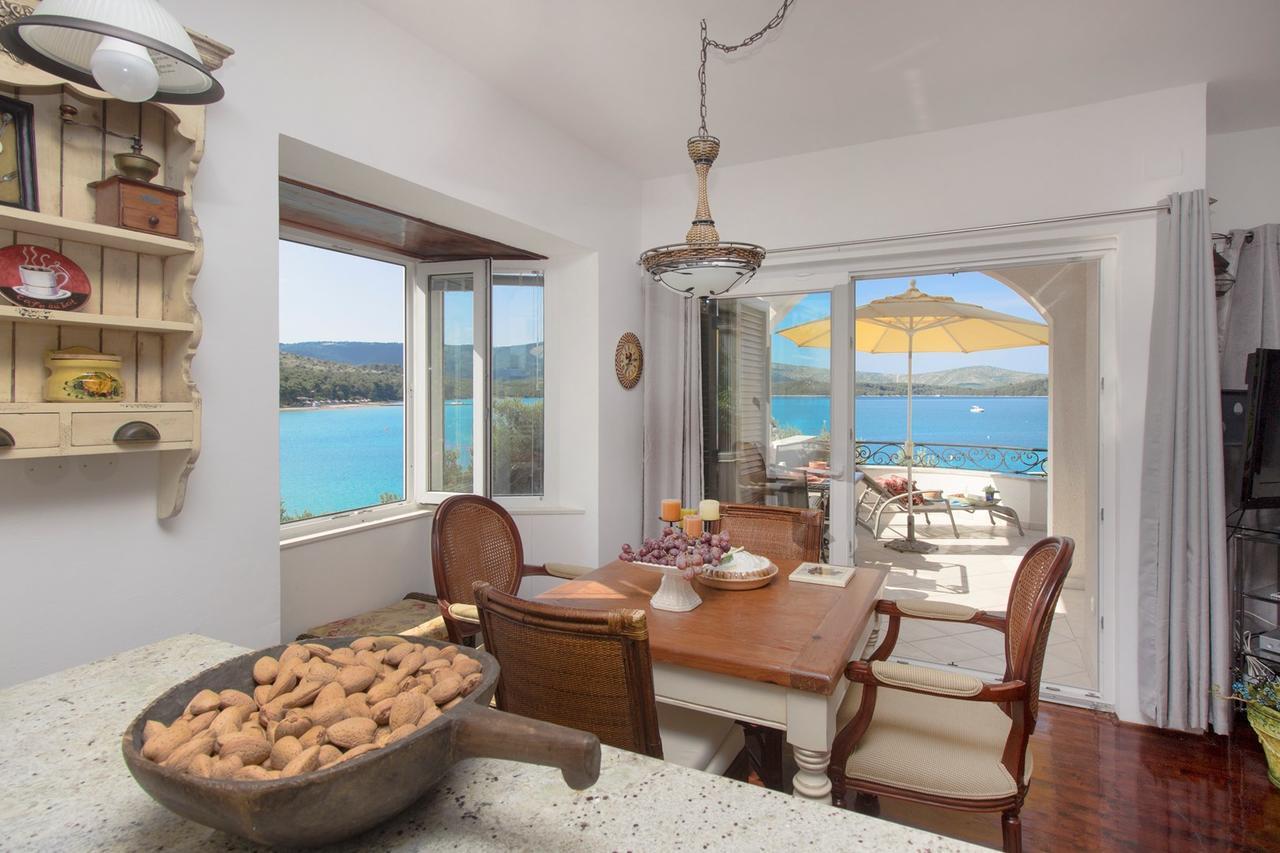 Sea Breeze - Front Sea Apartment Zaboric Exterior foto
